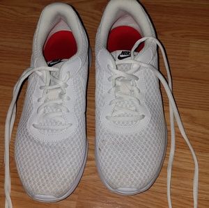 Nike tanjun shoes